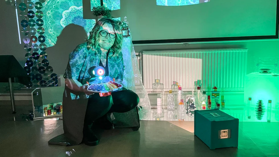 Ulla-Karin Lundgren är initiativtagare till Medieverkstan i Bergsviken. Hit ska kommunens förskolepersonal kunna komma för att få fortbildning inom digital pedagogik och testa olika verktyg. Nu har initiativet belönats med ett stipendium från Facebooks moderbolag Meta.