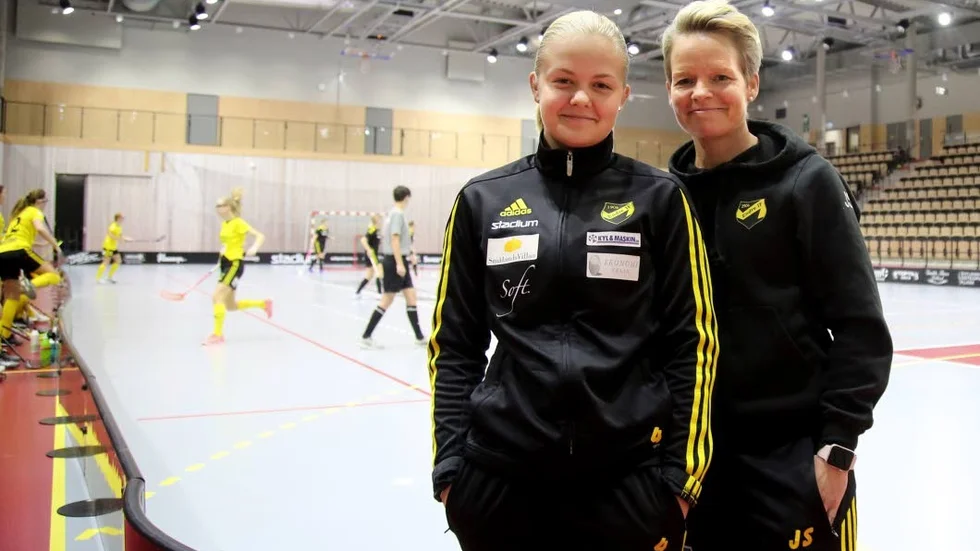 Nu går dottern Tove i mamma Jennys fotspår när Tove nu får ta klivet upp i a-truppen.