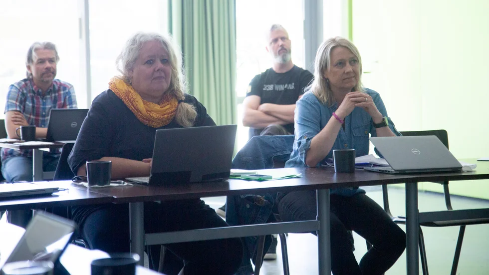 Ordförande Elisabeth Lindberg, här tillsammans med förvaltningschefen Annika Nordstrand, försvarar beslutet att inte polisanmäla.