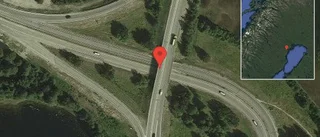 Långsamt fordon på vägen stör trafiken på E4
