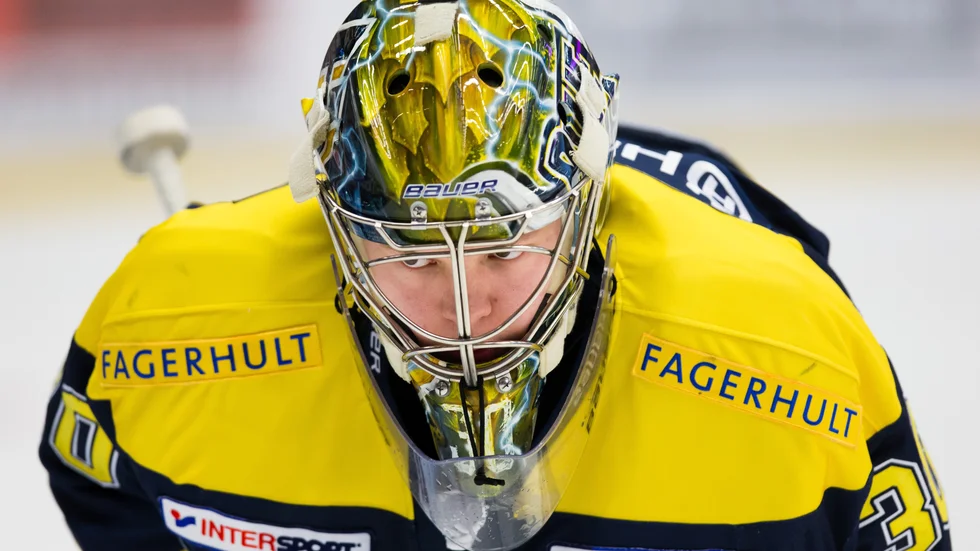 Linus Söderström har skrivit på för AIK och tar Strauss Manns plats tillsammans med Gustaf Lindvall.