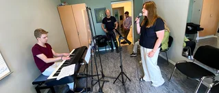 Enköpings blivande stjärnor uppträder med etablerade musiker på den nya scenen i Fröslunda