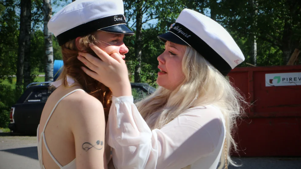 Tina King och Tova Norin Ahlquist hade blandade känslor på examensdagen. King tyckte det kändes kul men samtidigt vemodigt.