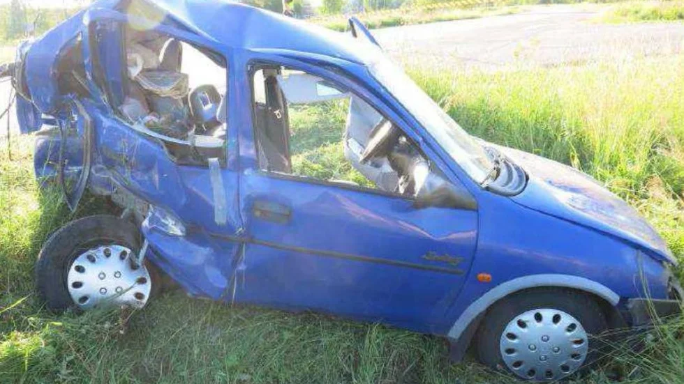Svår krasch. I den här bilen färdades kvinnan som förolyckades förra sommaren. På onsdagen ställdes en 25-årig man inför rätta misstänkt för vållande till annans död.