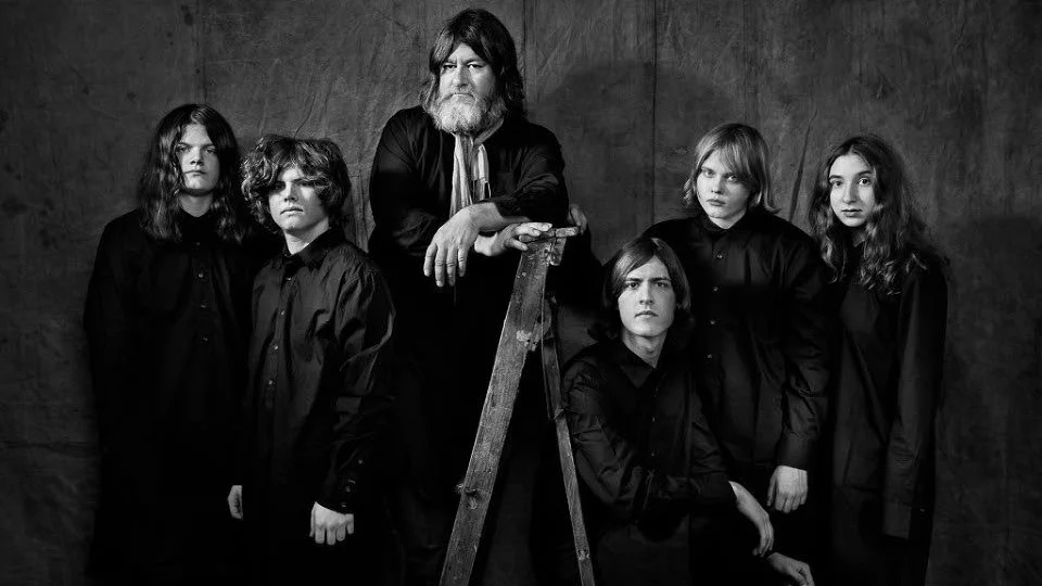 Bandet. Jorba Nilsson, Billy Cervin, Ebbot, Elias Jungqvist, Hugo Mårtensson och Rebecka Rolfart (I hennes ställe spelar nu Oskar Nylén).