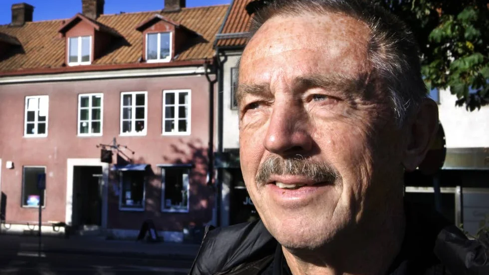 Fastighetsägaren Leif Pettersson vill riva för att bygga nytt men nekas av byggnadsnämnden.
