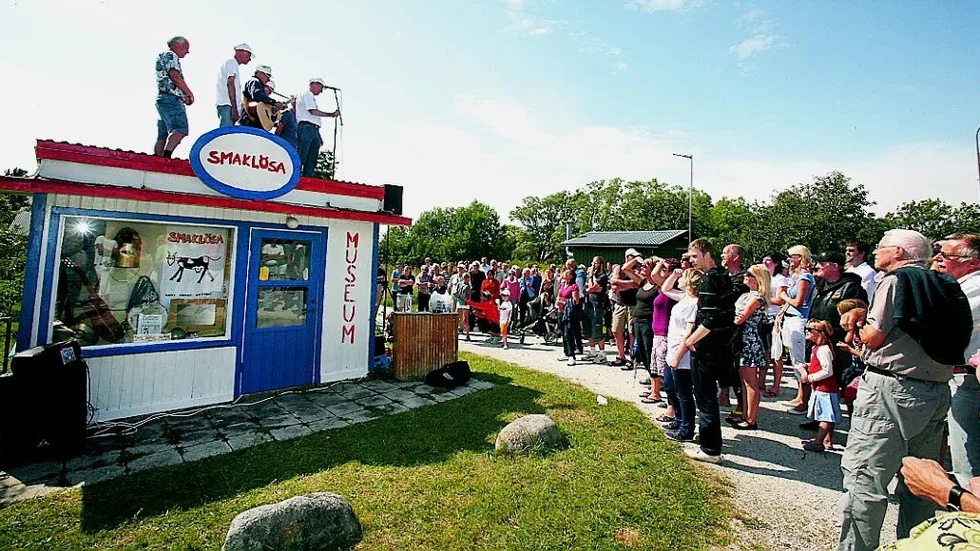 Smaklösa anno 2009. Den 14 juli invigde bandet sitt museum i den gamla Essomacken i Västergarn.