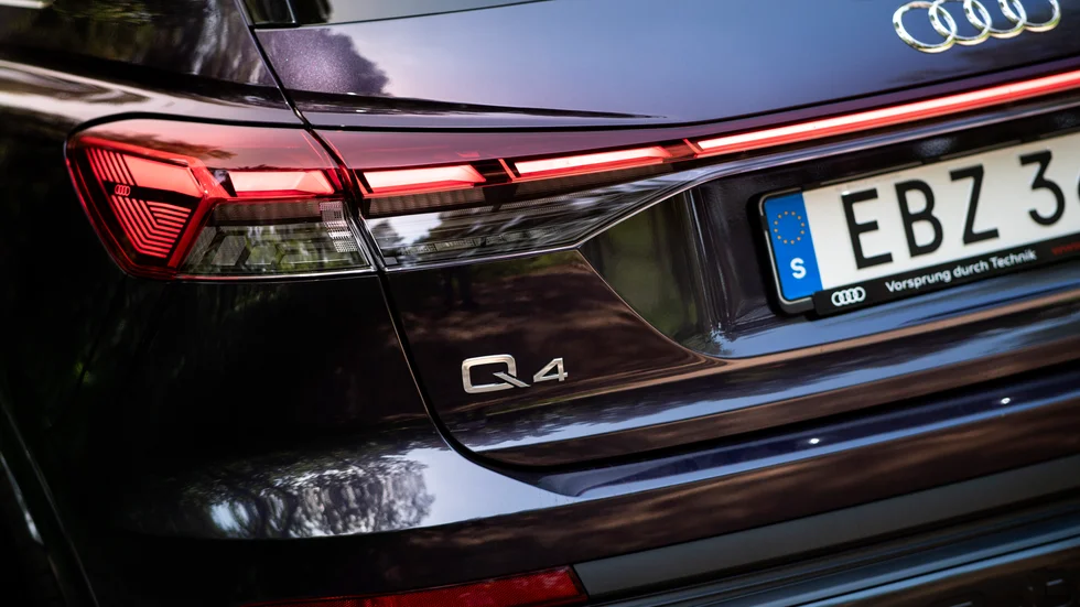 Mannen sålde flera personers bilar utan att de fick några pengar. Nu har han dömts till fängelse för bland annat grovt bedrägeri. Bilen på bilden har inget med artikeln att göra.