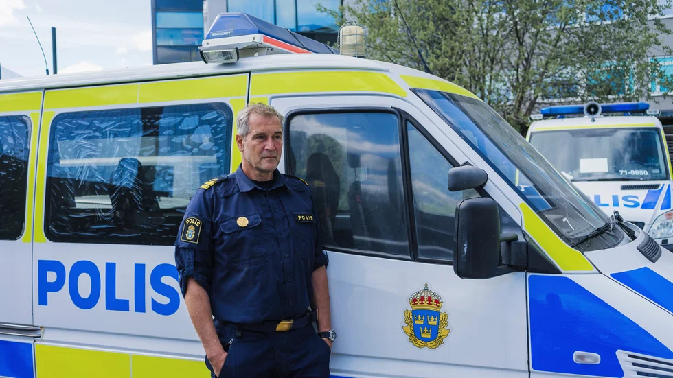 "De stör de livräddande åtgärderna och tränger sig in på operationer", säger Daniel Larsson på Uppsalapolisen om hur en del anhöriga kan bete sig efter ett våldsdåd.