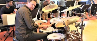 ”Fett fläskigt blås” • Marcus tar drömmen om storbandsjazzen upp på scenen