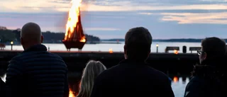 Fiskaretorget fylldes av glada Valborgsfirare • Bjöds på körsång, vårtal, eldshow och majbrasa • "Efterlängtad tradition"