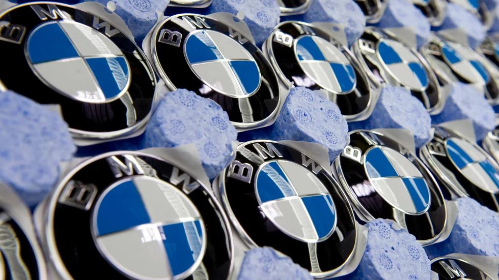 BMW:s försäljningsvolym minskade i första kvartalet, men då man satsade på dyrare modeller med högre marginaler lyfte både resultatet och försäljningsintäkterna. Arkivbild