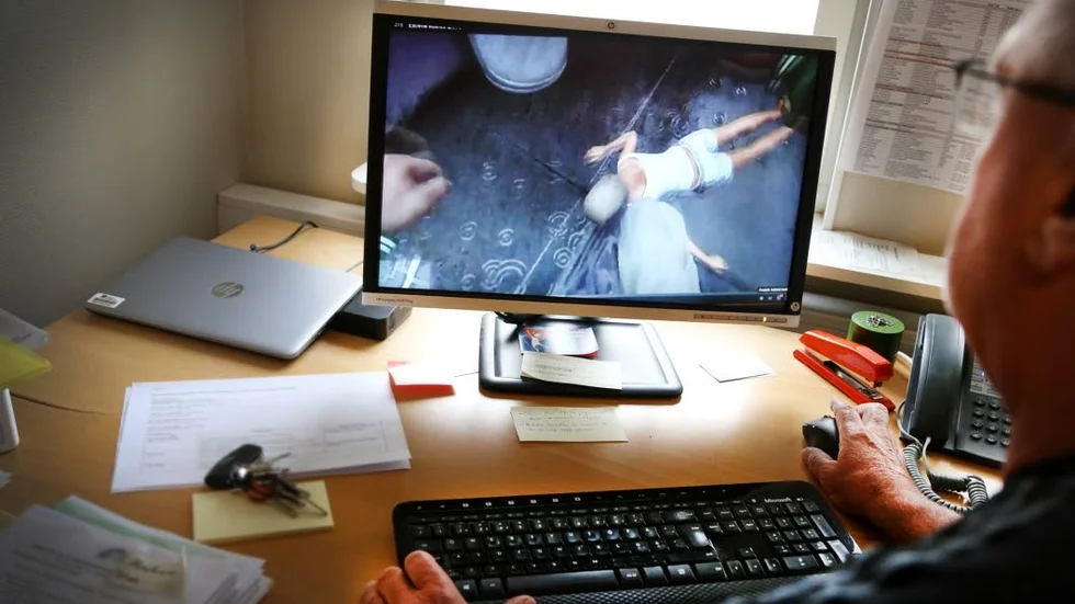Våld och sex ingår i spelen på nätet som skolan vill stoppa för minderåriga.