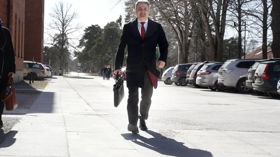 Energiminister Ibrahim Baylan lovade vid sitt besök i Visby snabb hantering för att Gotland ska bli pilotområde.