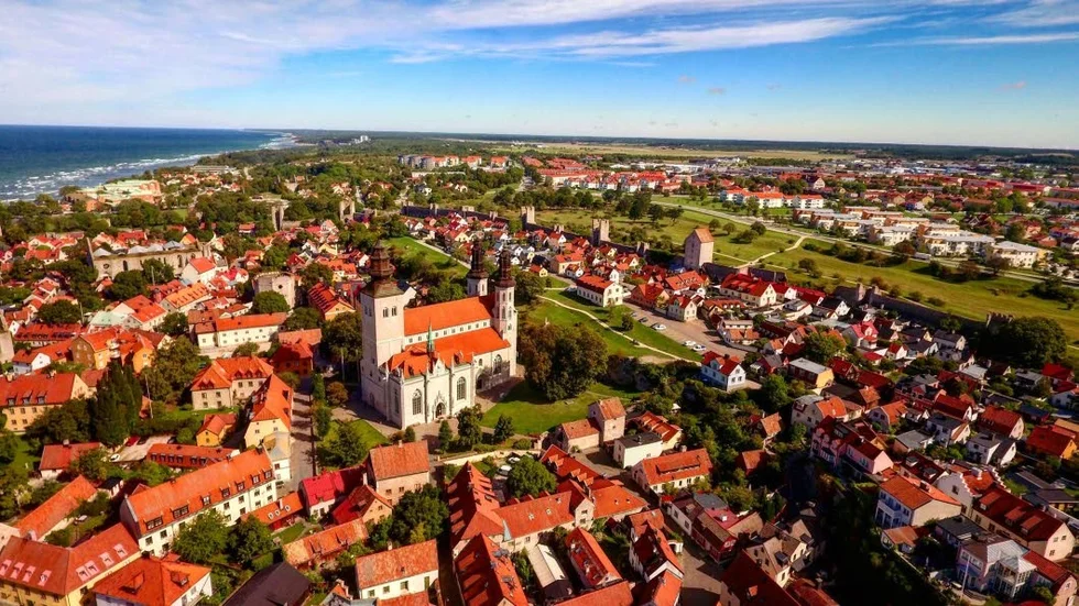 Här är en fin flygbild som Isabelle Nyroth tidigare tagit över Visby innerstad och Gotland.