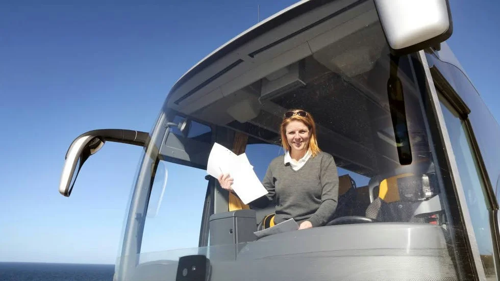 Pernilla Larsson, ägare av Perssons buss, säger att bolaget blir öns största sett till antalet bussar.