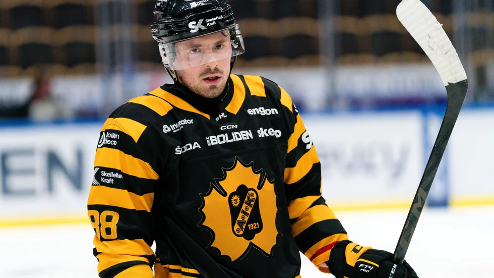 AIK:s tuffing, Jayce Hawryluk, har haft en dispyt med Theodor Lennström som har sträckt sig över de senaste matcherna.
