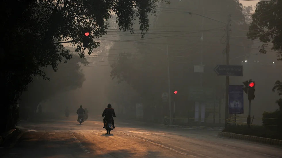 Den pakistanska staden Lahore sveptes in i smog i slutet av november förra året.