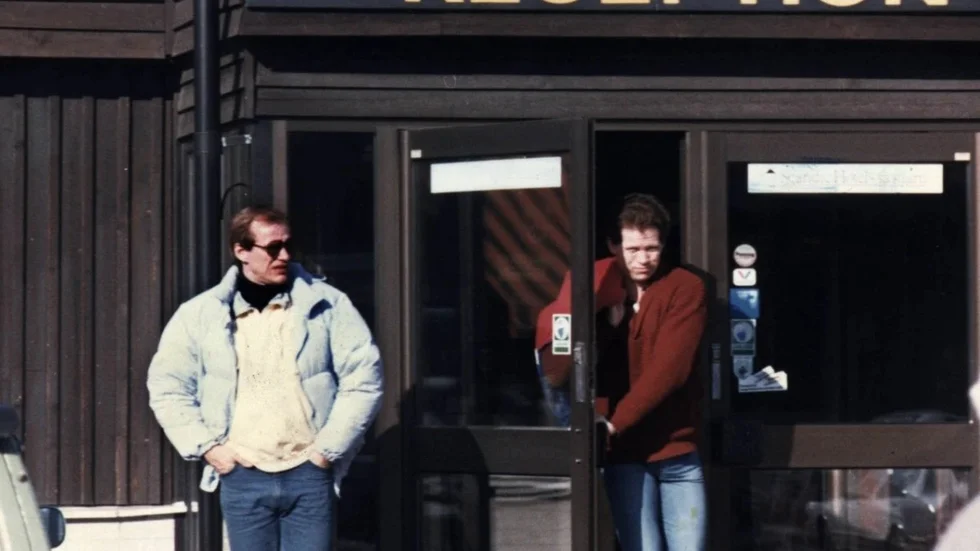Kjell Johansson, 73 år, tidigare ledare för grodmansligan, är en av de sex personer som åtalas i Nyköpings tingsrätt efter operation Trojan Shield. Fotot är från 1989 då han fotades tillsammans med en kumpan.