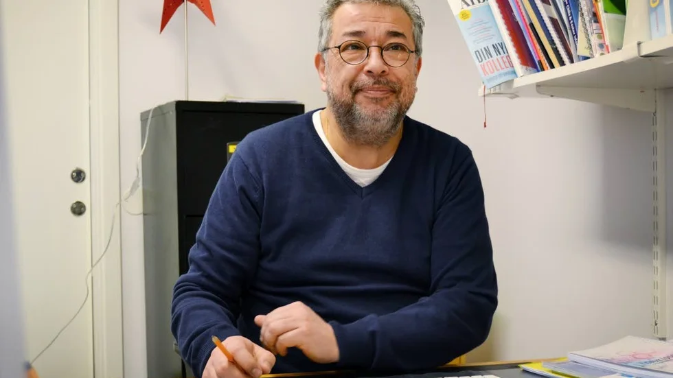 "Fler än fyra av fem skolledare arbetar mer än heltid varje vecka, och tre av tio grundskolor har haft tre olika rektorer eller fler under de senaste fem åren".
