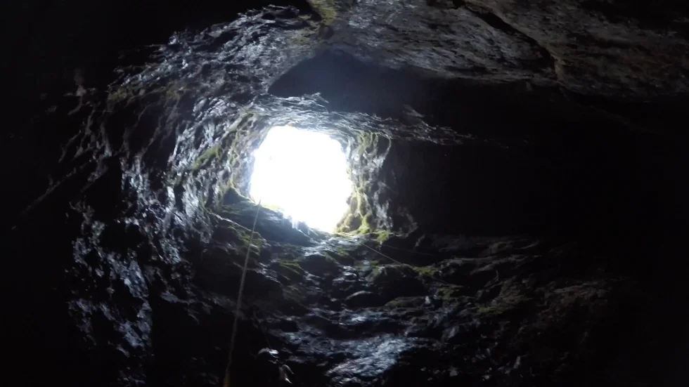 En kvinna hittades i ett 25 meter djupt gruvhål i närheten av Norberg 22 april. Arkivbild.