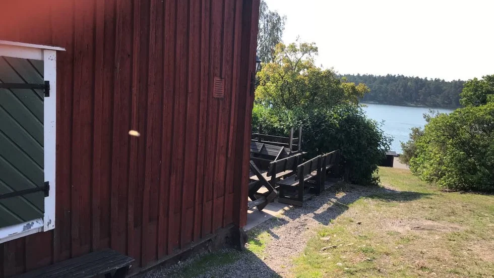 Populära utflyktsmålet bygdegården i Gamla Oxelösund har haft stängt hela sommaren. Hyresgästen får chans att fortsätta.
