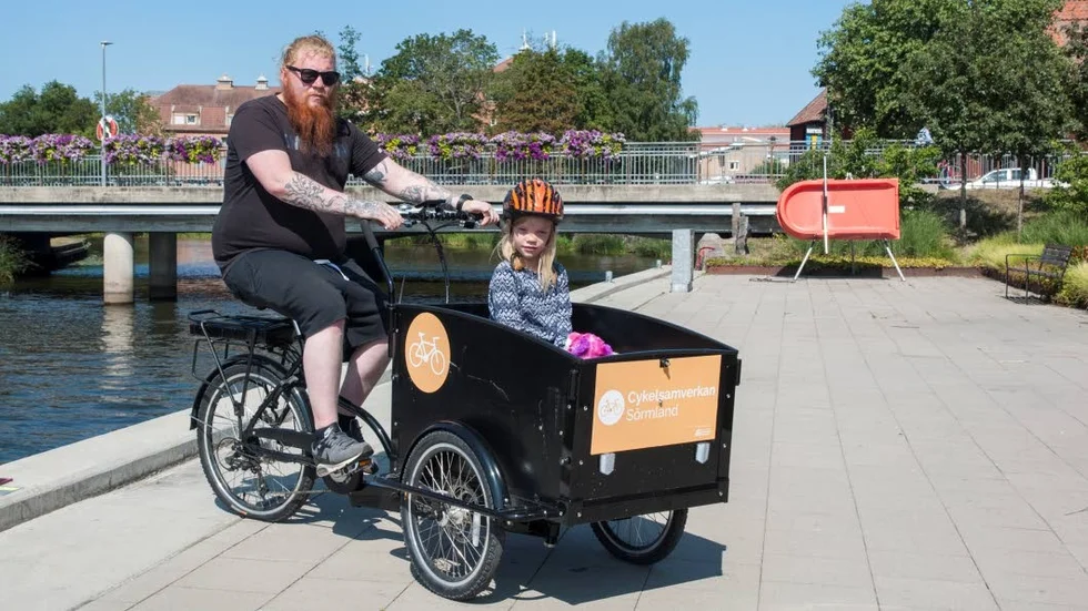 Linus Elsinen och dottern Tuva-Li tog en cykeltur till Hamnen.