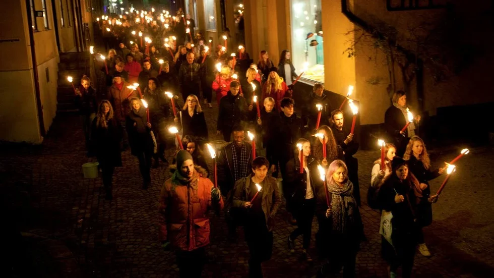 De politiska ungdomsförbunden på Gotland anordnade ett fackeltåg till minne av kristallnatten