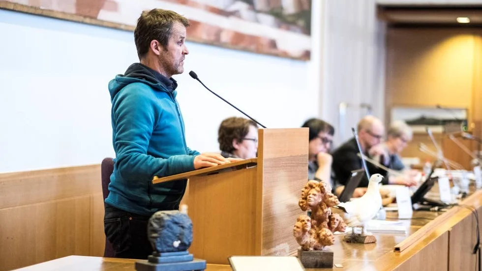 Betalar själv. Gunnar Selberg säger att han betalar alkoholen själv när han representerar Centerpartiet på stämmor och liknande.