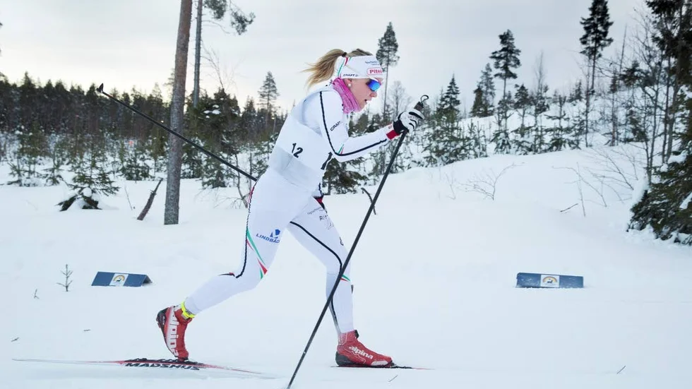 LÅNGT EFTER. Lisa Vinsa, från Kiruna, var långt efter när 10 kilometer klassiskt avgjordes under onsdagen.