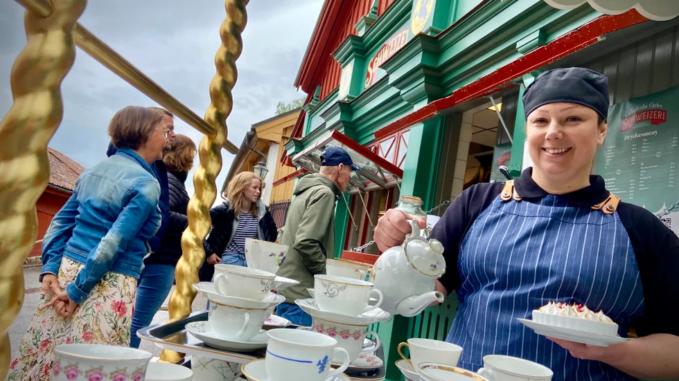 "Citronmarängpajen är min favorit", säger Linnea Landin, som ansvarar för schweizeriet.
