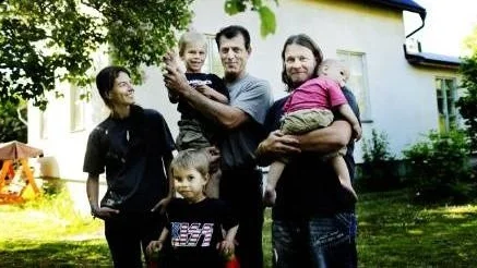 Eva Fadeel och Ulf Jonsson med barnen Dylan 5 år, Norton 4 år och Leo 1 år, öppnade sitt hem för Mahmuod Abdulrahem.