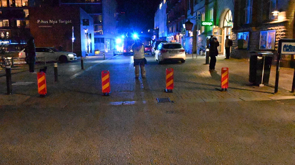 Gatan stängdes av.