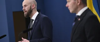 Regeringens oro: För "fega" svenska myndighetschefer