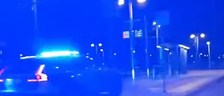 Larmet på kvällen: Person med vapenliknande föremål i området