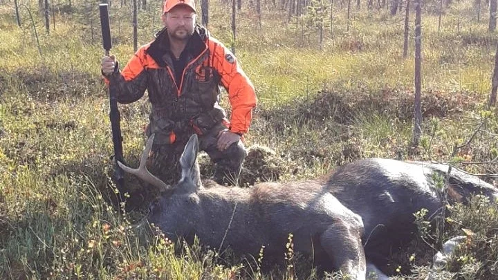 Mats Rönnberg har skjutit tre älgar på fyra jaktdagar. "Jag har inte riktigt trott på min egen förmåga, men jag kan ju skjuta" säger han. 