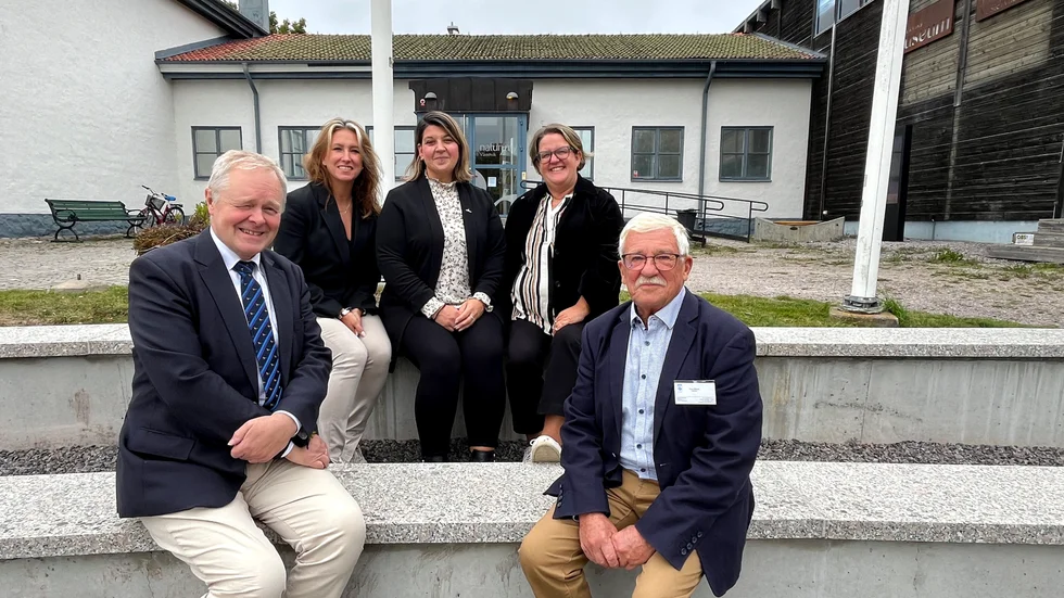 Olof Nimhed, museichef, och Hans Ellervik, ordförande i stiftelsen Västerviks museum, fick under måndagen besked från regionpolitikerna Lena Granath (V), Angelica Katsanidou (S) och Karin Helmersson (C) om att man nu avser få in Västerviks museum i länets kulturplan från och med nästa år. Det kan också betyda ett rejält verksamhetsbidrag.