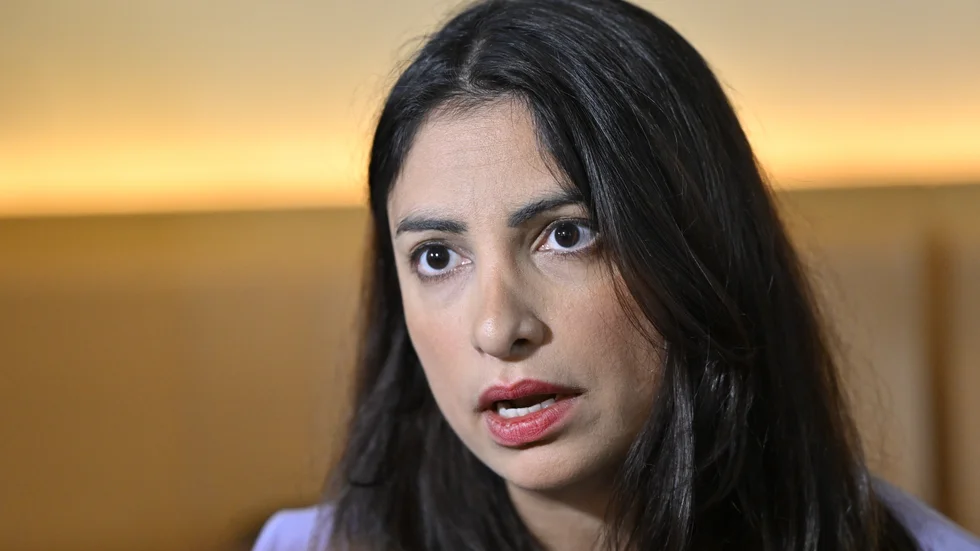 Vänsterpartiets partiledare Nooshi Dadgostar vill förbjuda all telefonförsäljning. Arkivbild.