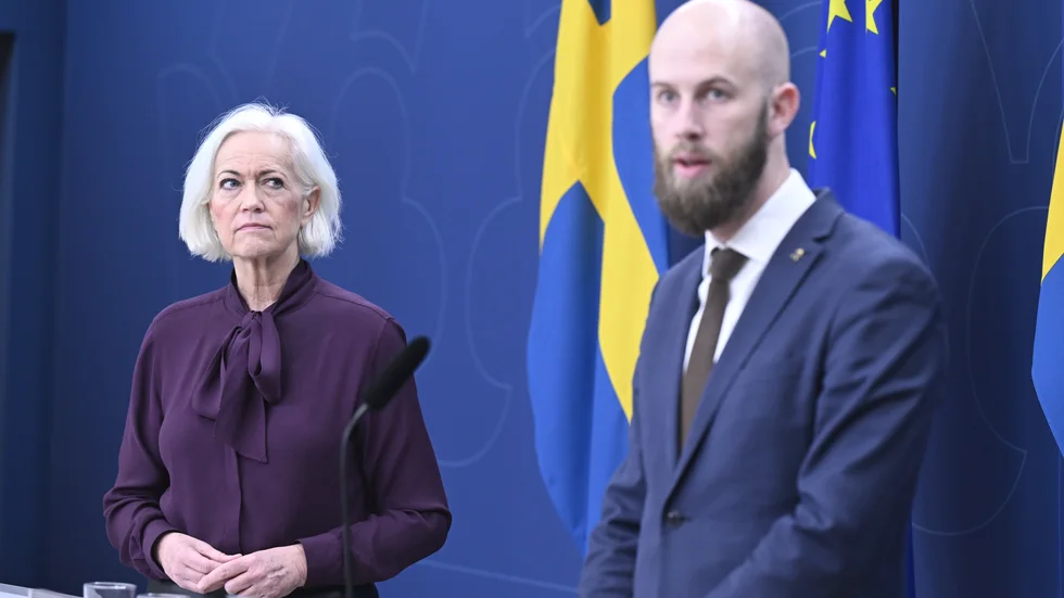 Sjukvårdsminister Acko Ankarberg Johansson (KD) och minister för civilt försvar, Carl-Oskar Bohlin (M), vill se ett utökat civilt försvar.