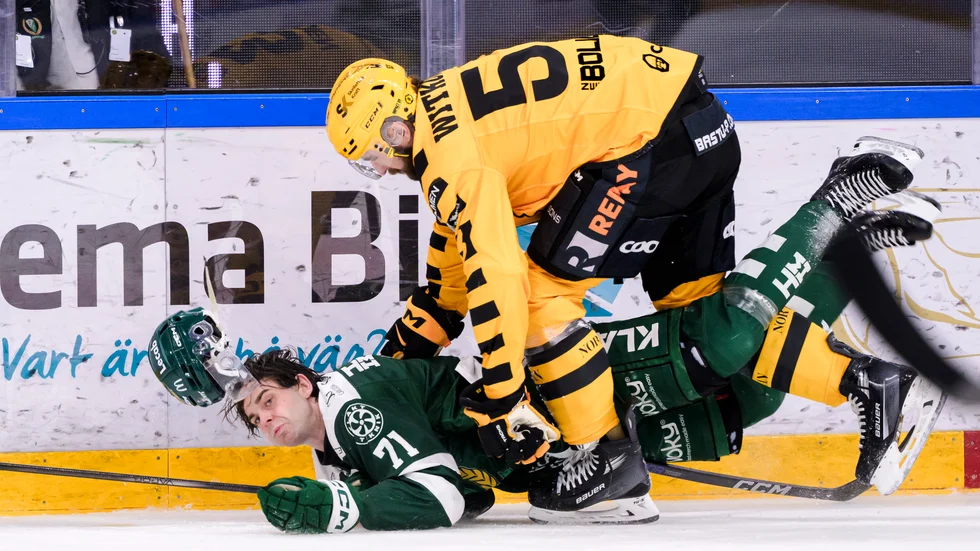 Luke Witkowski drog bland annat på sig en onödig utvisning, se bilden, och hade liksom många av sina backkollegor en tung afton mot offensivt starka Färjestad.