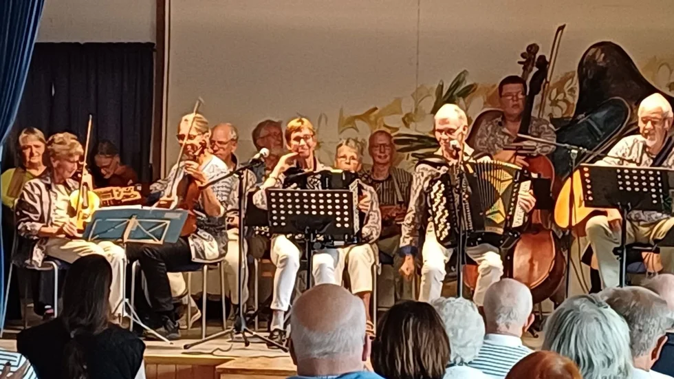 Spelträff i Othem bygdegård.