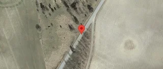 Olycka med en personbil på väg 211