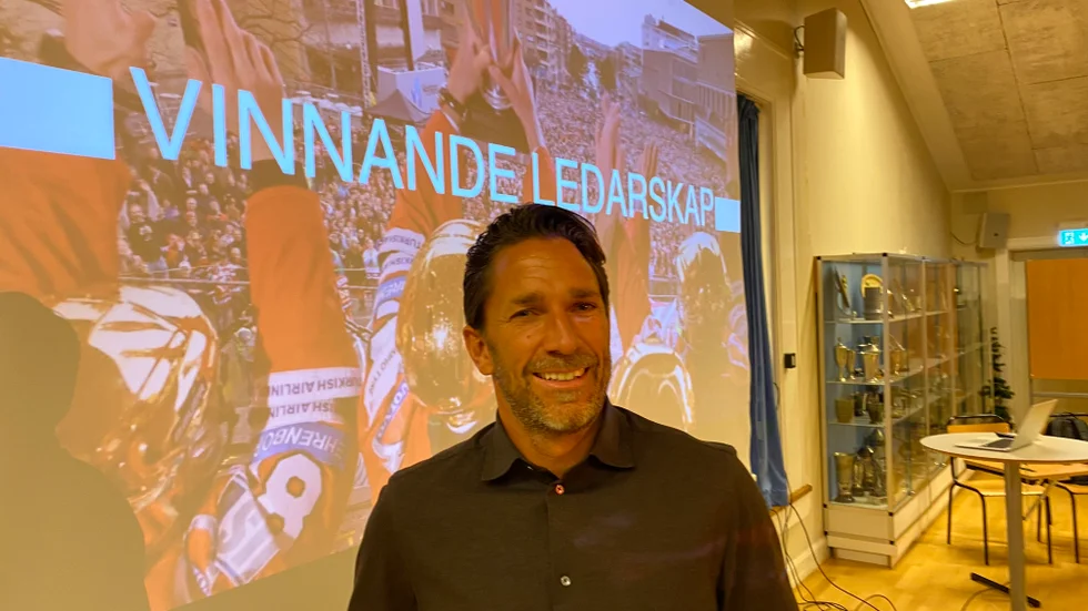 Ishockeylegendaren Joel Lundqvist gästade Motala AIF:s idrottsallians på onsdagskvällen. Föreläsning en timme och det ställdes många frågor om både Frölunda och Tre Kronor. 