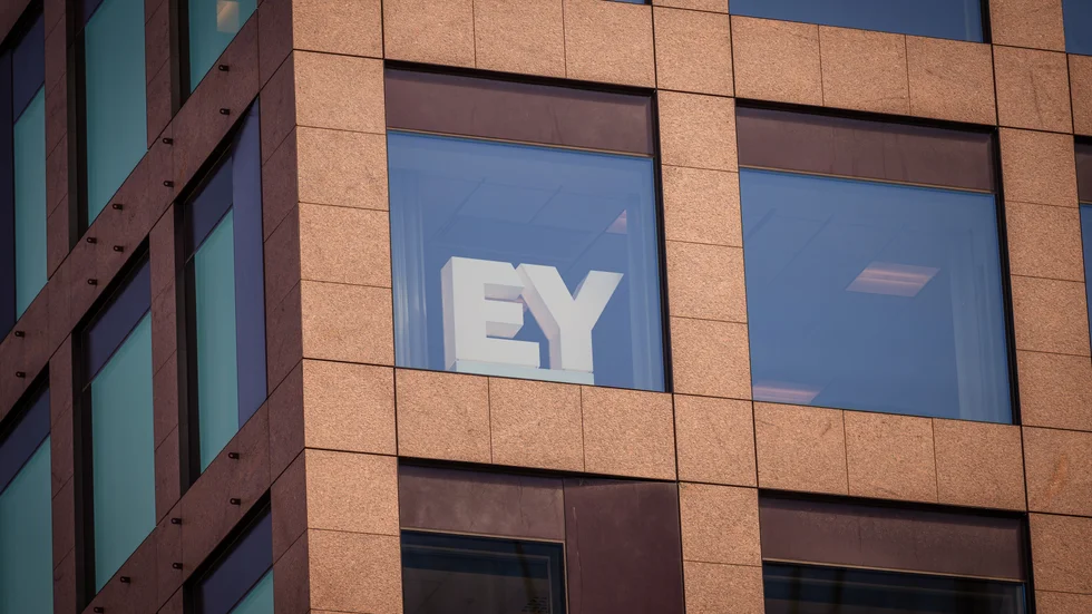 Ernst & Young, EY, är ett globalt revisions- och rådgivningsföretag. 