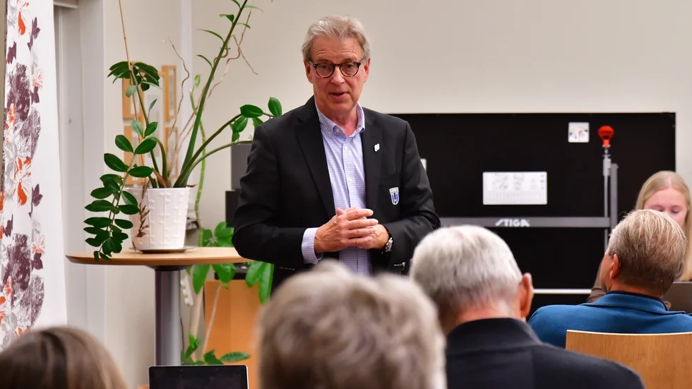 Ragnar Linder, ordförander i Sirius Bandy, har fortsatt bekymmert när det gäller klubbens ekonnomi.