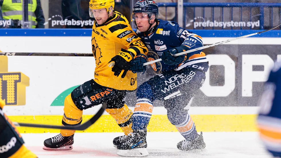 Oskar Nilsson, till vänster, har gjort två mål den här säsongen. Båda mot Växjö.