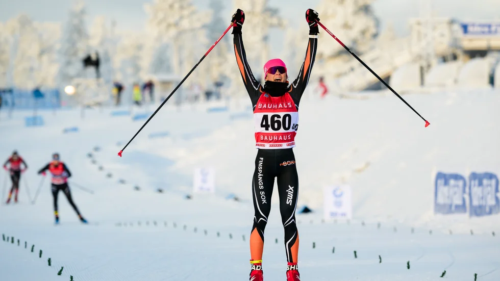 Johanna Hägg, Finspångs SOK tog hem segern i 10 kilometer fristil damer 19-20 i Idre på söndagen.