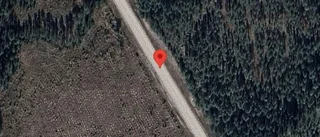 Trasig personbil stör trafiken på väg 374
