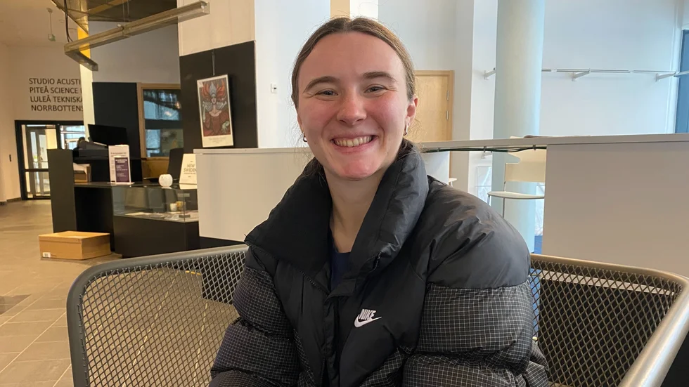 Emily Gray har landat i Piteå och åt lunch på Acusticum.