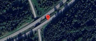 Stillastående fordon på E18 – stopp i ett körfält